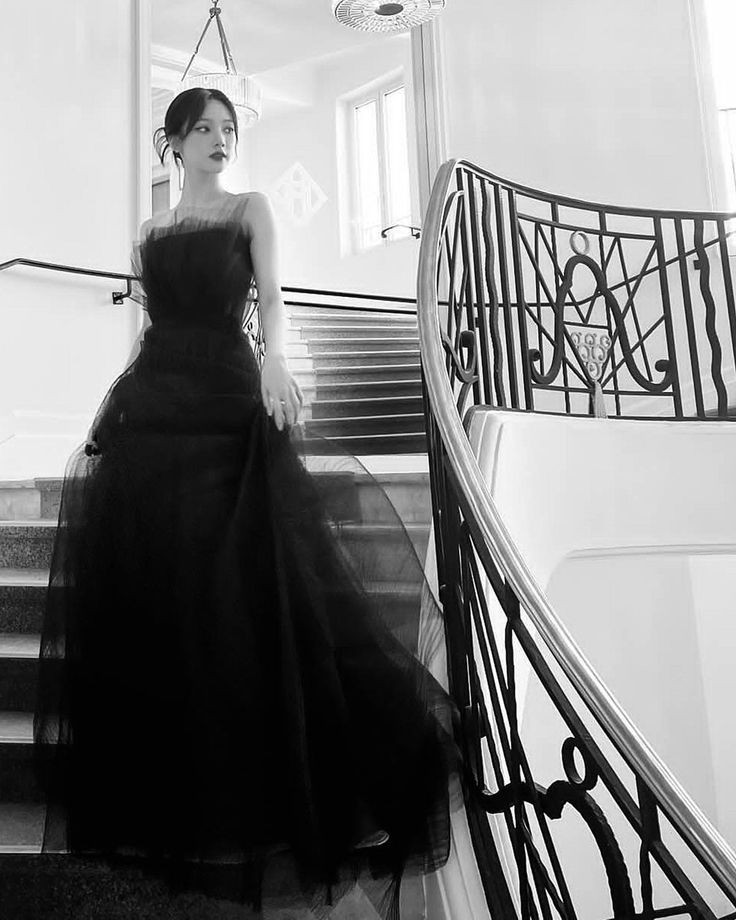 Pangeran                    Cinderella pun
mencari                       tiba dengan 
permaisurinya           kereta kencana