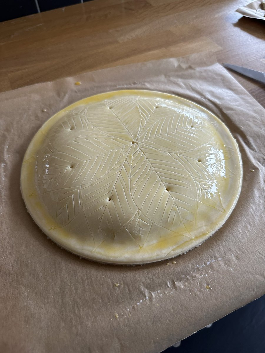 boubadeunss's tweet photo. Avec du retard, jour de la galette maison 😁👨‍🍳 https://t.co/MmG1bIXeQR