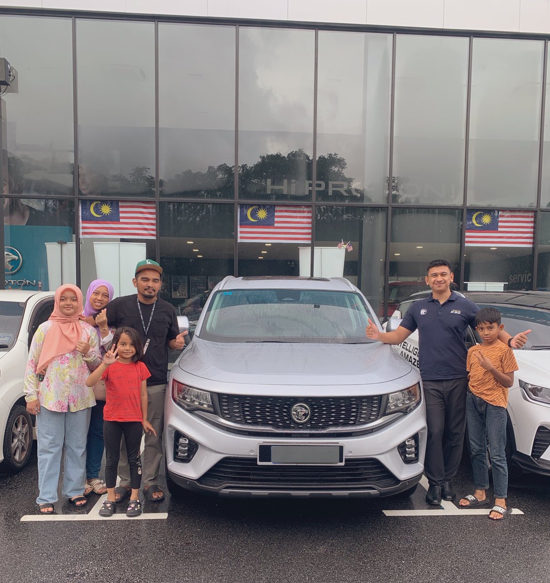 AmreezShree's tweet photo. X90 yg korang tak nampak sebab tak viral. Happy customers dah berbulan pakai. Sangat bes! 🥰

Congrats Abg Zharif &amp; Bro Yap 🥳🥳

#ProtonX90 #proton #salesadvisor #HappyNewYear2024 #ProtonS70 #protonX80 https://t.co/4l5YF3Mbo5