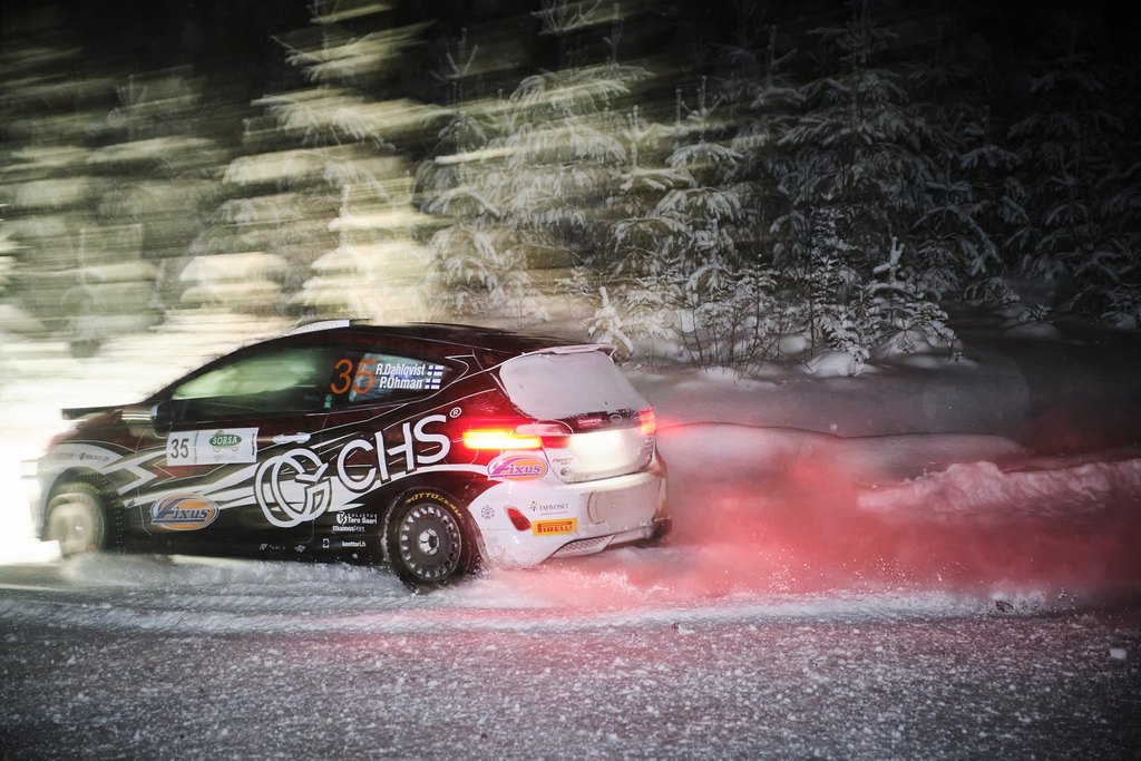 RalliSM's tweet photo. Armeijan harmaista lomaillut Raoul Dahlqvist kuittasi Riihimäen avauksesta neljänneksi korkeimmat SM-pisteet 👏
https://t.co/yjUEhnnHBJ
#rallism #kmsracing @RiihimakiRalli https://t.co/HjYv7YqVAh