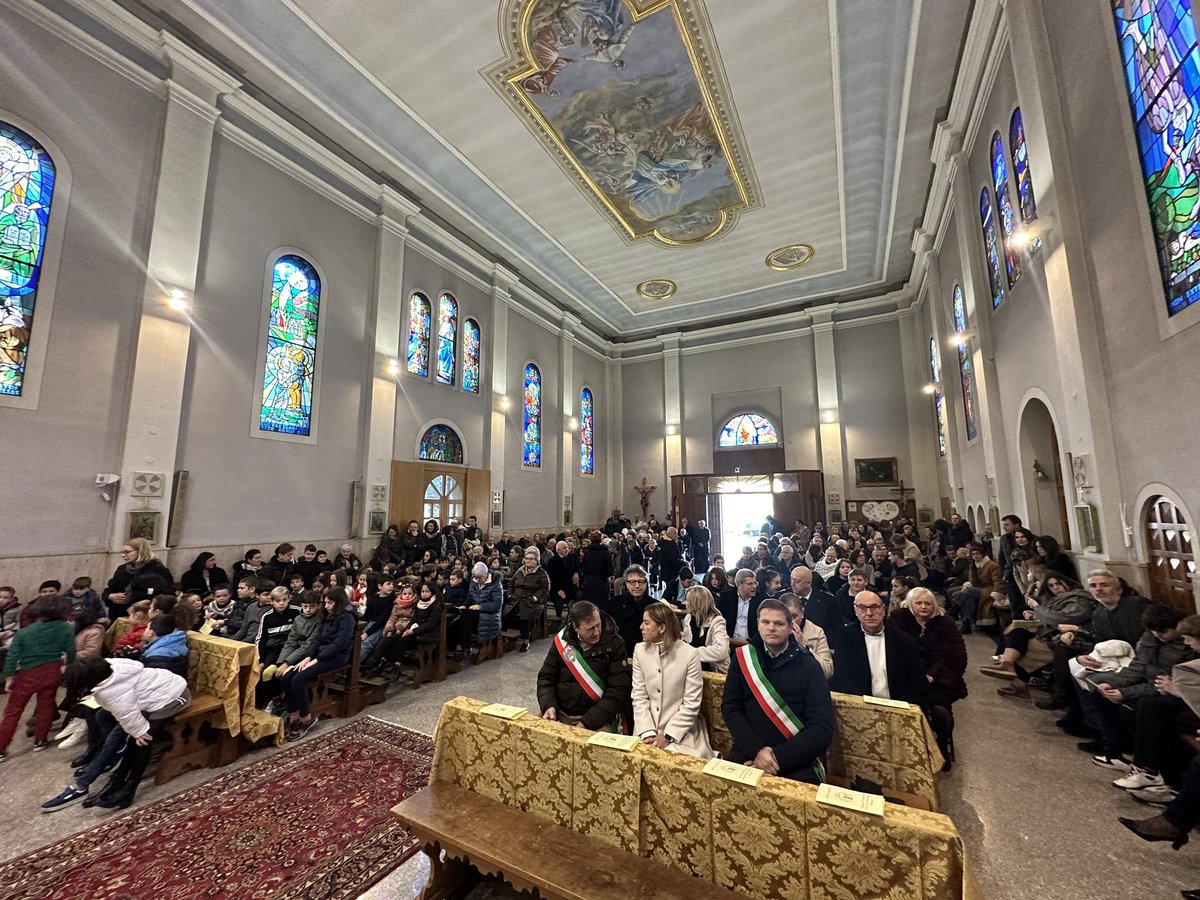 LuigiBrugnaro's tweet photo. ⛪️Cent’anni della Parrocchia S.Ilario di #Malcontenta!
Questa mattina alla messa presieduta dal Patriarca Francesco Moraglia per la celebrazione di questo importante anniversario e per un significativo momento di preghiera e comunità.
Buona #domenica a tutti! https://t.co/xVLVhvbGqP