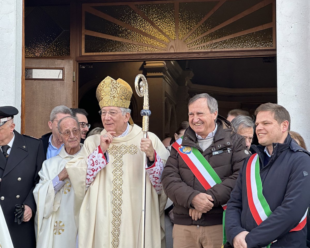 LuigiBrugnaro's tweet photo. ⛪️Cent’anni della Parrocchia S.Ilario di #Malcontenta!
Questa mattina alla messa presieduta dal Patriarca Francesco Moraglia per la celebrazione di questo importante anniversario e per un significativo momento di preghiera e comunità.
Buona #domenica a tutti! https://t.co/xVLVhvbGqP