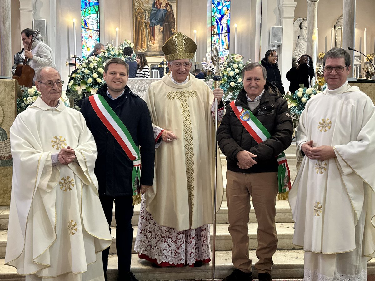 LuigiBrugnaro's tweet photo. ⛪️Cent’anni della Parrocchia S.Ilario di #Malcontenta!
Questa mattina alla messa presieduta dal Patriarca Francesco Moraglia per la celebrazione di questo importante anniversario e per un significativo momento di preghiera e comunità.
Buona #domenica a tutti! https://t.co/xVLVhvbGqP