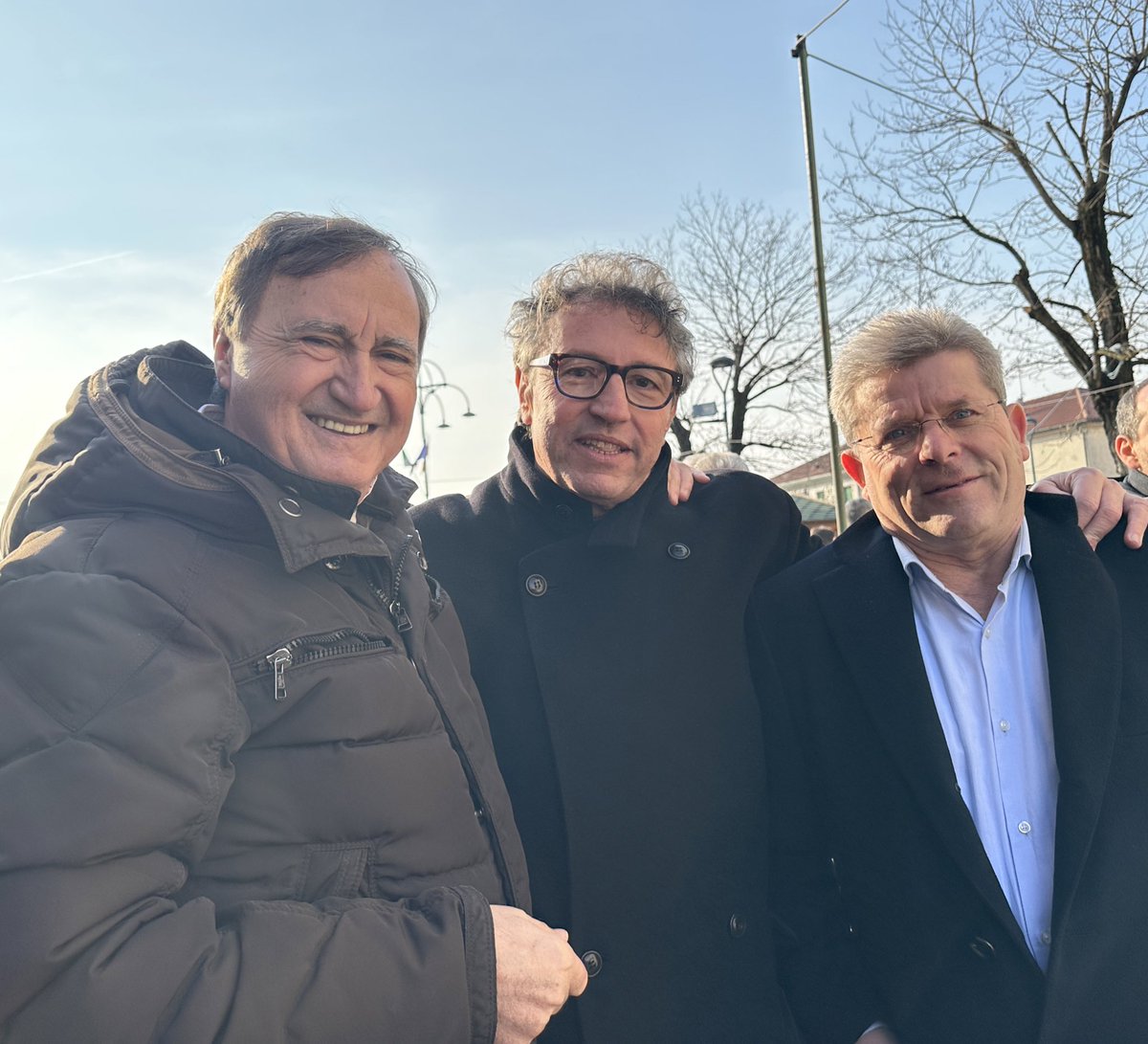 LuigiBrugnaro's tweet photo. #Malcontenta | Proprio la comunità è l’elemento forte di questo territorio che è stato diviso in passato in frazioni amministrative.
Siamo una grande Città formata da tanti luoghi, come dico sempre io “Le Città di Venezia” dove dobbiamo essere sempre aperti a tutti, ma non a tutto, rispettando le regole e il prossimo.
Grazie a Don Alessandro, ai volontari, al coro, a tutta la parrocchia e al Patriarca Francesco, che per me è una guida di riferimento.
Buona festa per questi 100 anni e viva la parrocchia di Malcontenta!