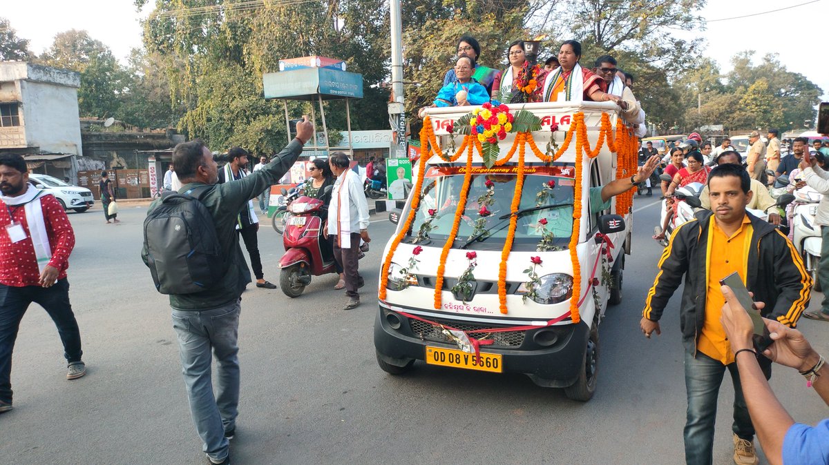 ChairP_Bbp_MUN's tweet photo. କଳାହାଣ୍ଡି ଉତ୍ସବ ଘୁମୁରା 2024 ମଶାଲ ଯାତ୍ରା https://t.co/oTDTkOIMig