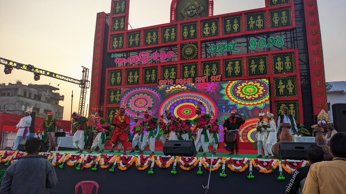 ChairP_Bbp_MUN's tweet photo. କଳାହାଣ୍ଡି ଉତ୍ସବ ଘୁମୁରା 2024 ମଶାଲ ଯାତ୍ରା https://t.co/oTDTkOIMig