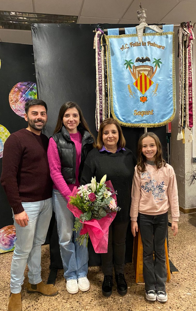 FallaLaPalmera's tweet photo. El divendres passat, es va triar com a madrina de les falles 2024, a la fallera, Amparo Peña.

#fallessagunt #fallalapalmera #palmeritosinfantils #palmeritos #falles2024 #monfaller https://t.co/qG8WZkdf6g