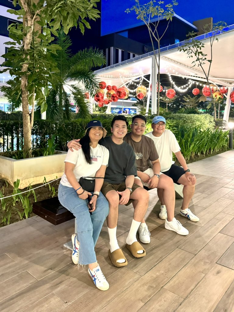 4 out of 6 👨‍👩‍👦‍👦🫶🏻