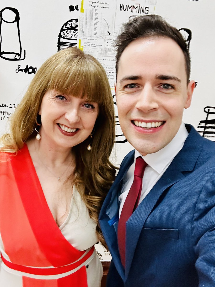 niallkinsella's tweet image. Ready to go in our Warhol inspired green room! French song recital at Noon with the magnifique @SandraOman1! 🇫🇷🎶  #lheureexquise @TheHughLane