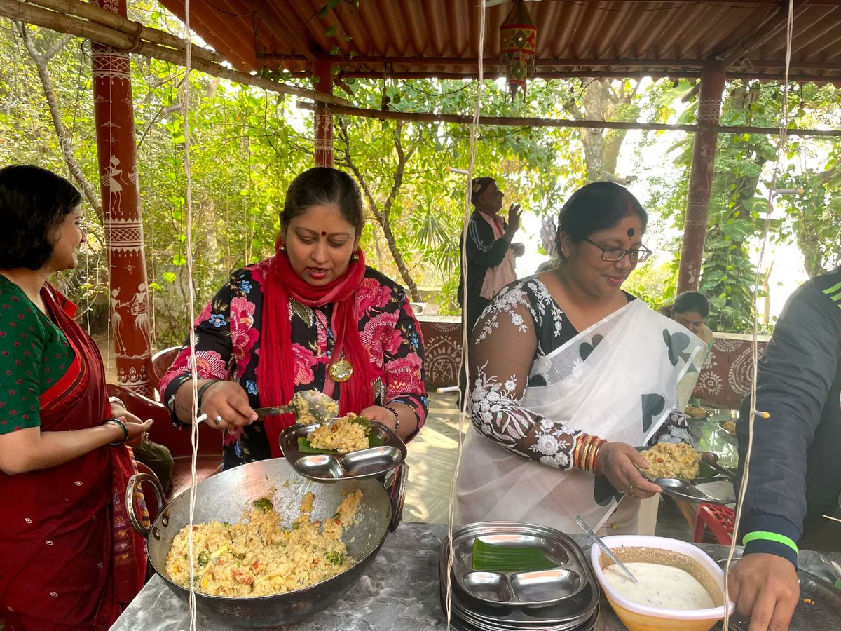 Bhubaneswar temples:more than religious, hubs of culture. Vajra Mastaks for protection, serpent deities for wealth. Today, heritage enthusiasts explored 'Architectural Splendour' with Odisha Walks, ending with Odissi dance and traditional Odia breakfast. @otdcltd @odisha_tourism