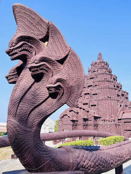 ロイエットのクメール様式寺院。ブリラム・スリンには多いですけど、今回の旅では初ですな。