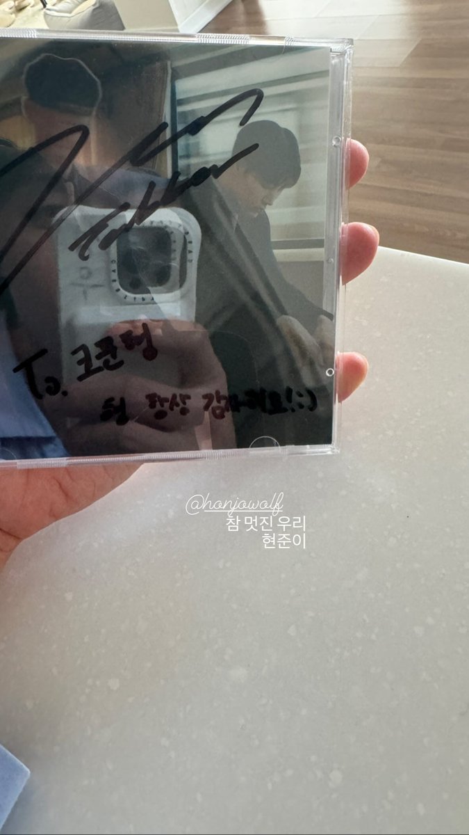 [IG Story✨] 140124 : Code Kunst โพสต์ภาพอัลบั้มของคุณ TABBER ลงสตอรี่ค่ะ

แคปชั่น "ฮยอนจุนของเราเท่จริงๆ"
ข้อความบนปกอัลบั้ม "To. โค้ดคุ้นส์ฮยอง ขอบคุณเสมอนะครับฮยอง"  

#코드쿤스트 
#CODEKUNST 
#AOMG