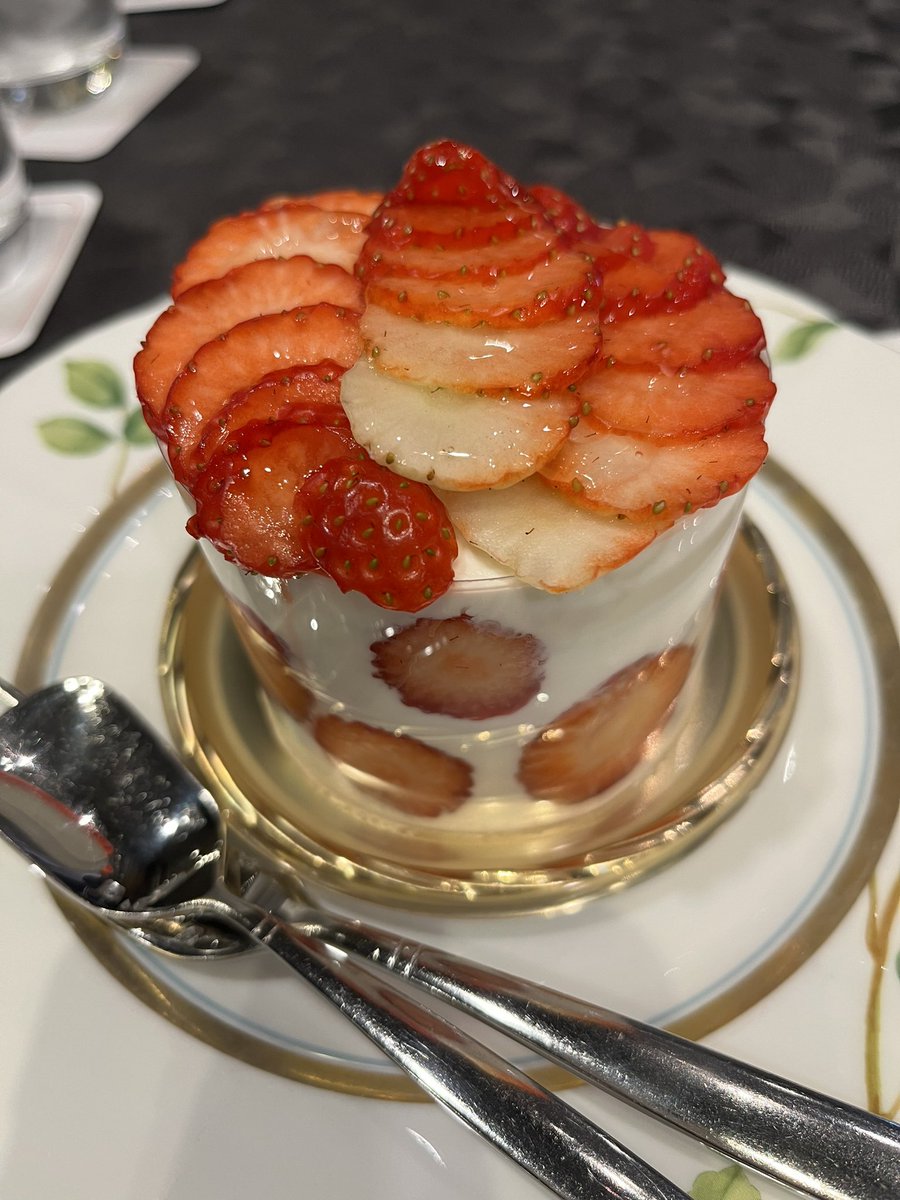 Lumiere_e_'s tweet photo. 苺🍓のショートケーキ🍰 https://t.co/RNeyRwVfx6