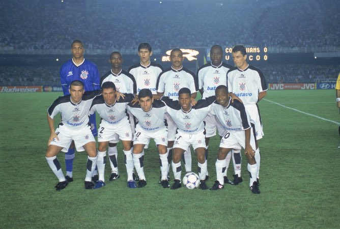 2️⃣4️⃣ anos que o Corinthians se consagrava o primeiro campeão Mundial de Clubes da FIFA!!! 🏆

No Maracanã, o Timão venceu o Vasco nos pênaltis e ficou com o título! 🌎

#Mundial24Anos
#VaiCorinthians