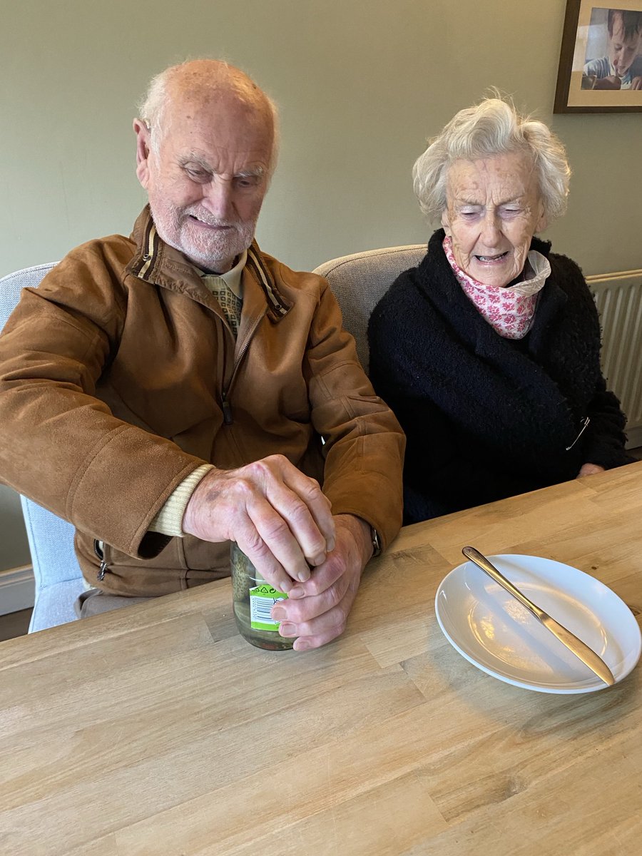 lilycogan tweet media