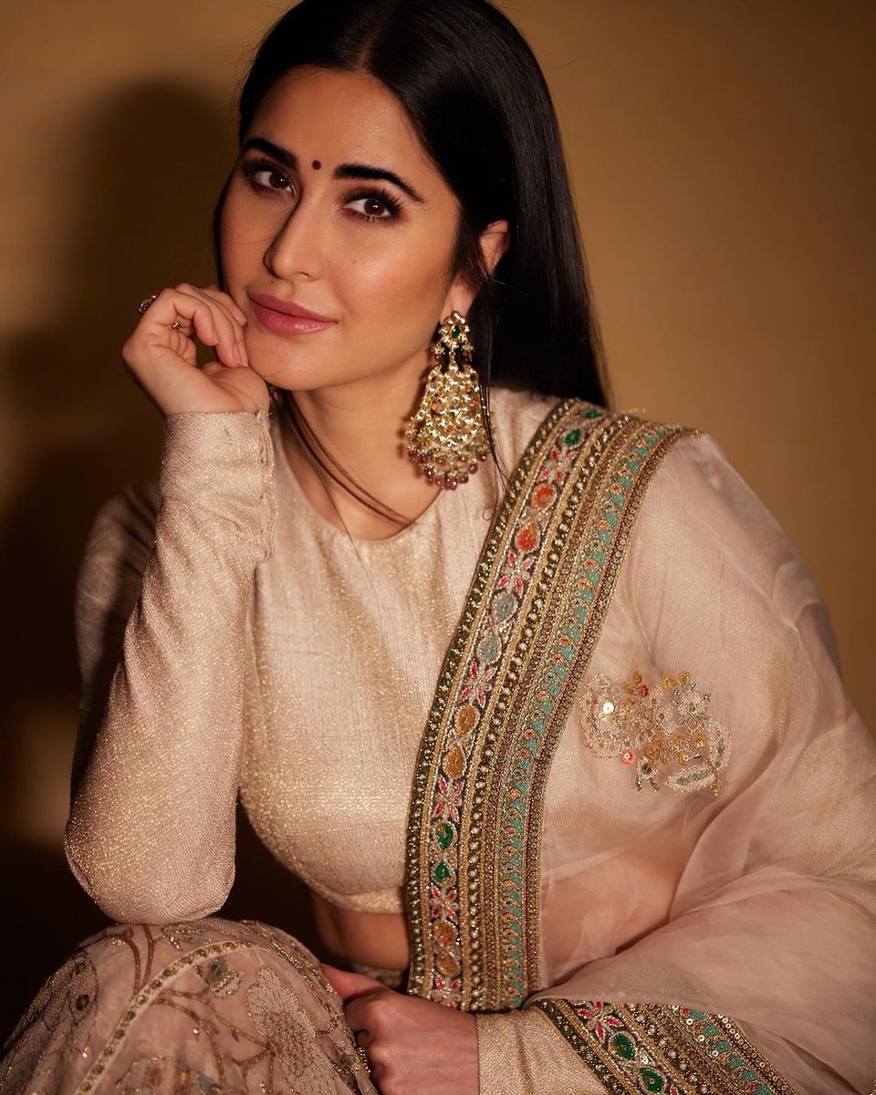 Radiant in beige, #KatrinaKaif in a stunning lehenga, embodying timeless elegance 💫

#KatrinaKaif #KatrinaKaifhot #fashionaccessories #Fashionista #Bollywoodnews