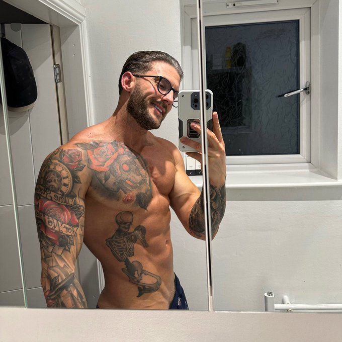 Happy Sunday all 🫶 really enjoying the increased food lately 🍱 calories are up to around 4100 on a training