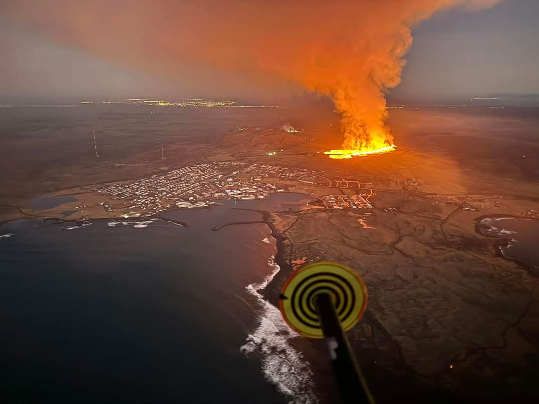 Aerial footage from the Icelandic Coast Guard shows the proximity of the lava flow to the town of Grindavík. Measures are being taken to defend infrastructure.