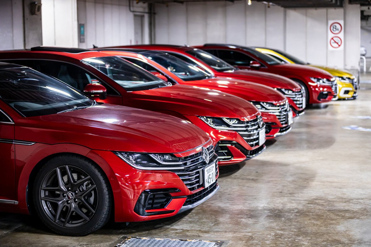 caad8_ponpon119's tweet photo. 2024.01.13
Arteon Meeting

赤が5台も並ぶ異様な光景。
鋭い眼差しが周囲の目を惹き付ける。
9台集まっても青がいない。
いつかは全色集合したい。
#Volkswagen 
#artron 
#ArteonShootingBrake 
#フォルクスワーゲン
#アルテオン https://t.co/IcVaFW4Pj1