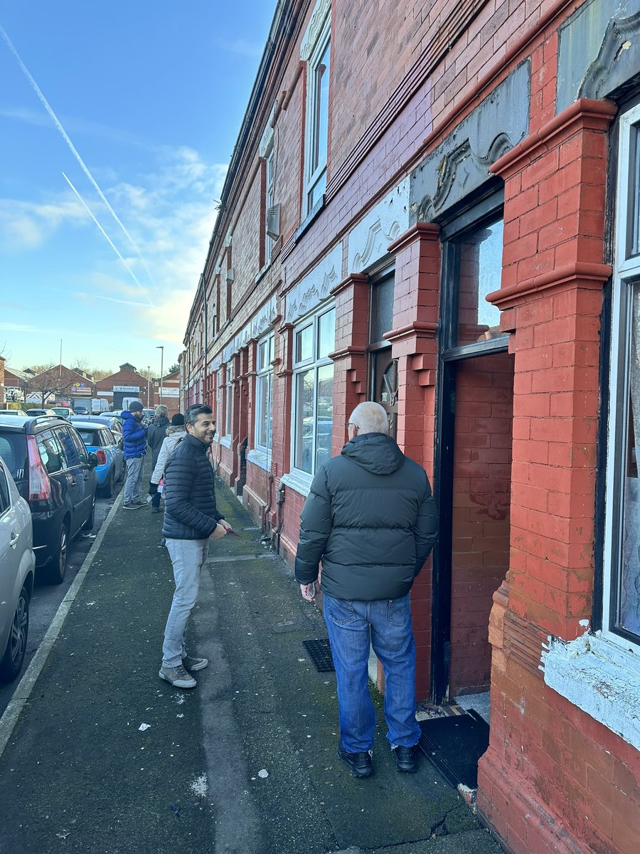 ❤️ Great to be out in Levenshulme with the @LevenshulmeLab Team campaigning for @zahid4Labour in the local elections and introducing myself as the parliamentary candidate for @GortonDenton at the next General Election. It’s been an exceptionally good response! 🌹