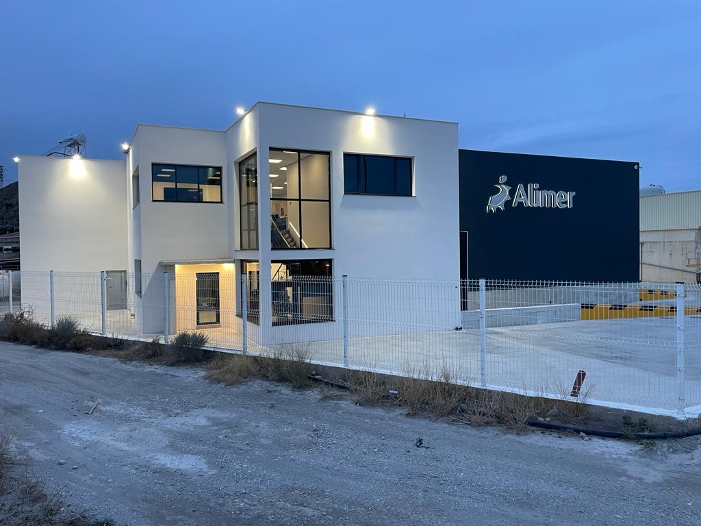 QuesosAlimer's tweet photo. ¡Por fin llegó el día! Gracias a nuestros socios cooperativistas y a toda la familia #Alimer, os presentamos nuestra nueva quesería, desde la que mantendremos nuestro firme propósito de elaborar los productos de @QuesosAlimer con la mayor calidad. 🧀💪
#quesosalimer #lorca #queso https://t.co/5Ucxd4Voeb