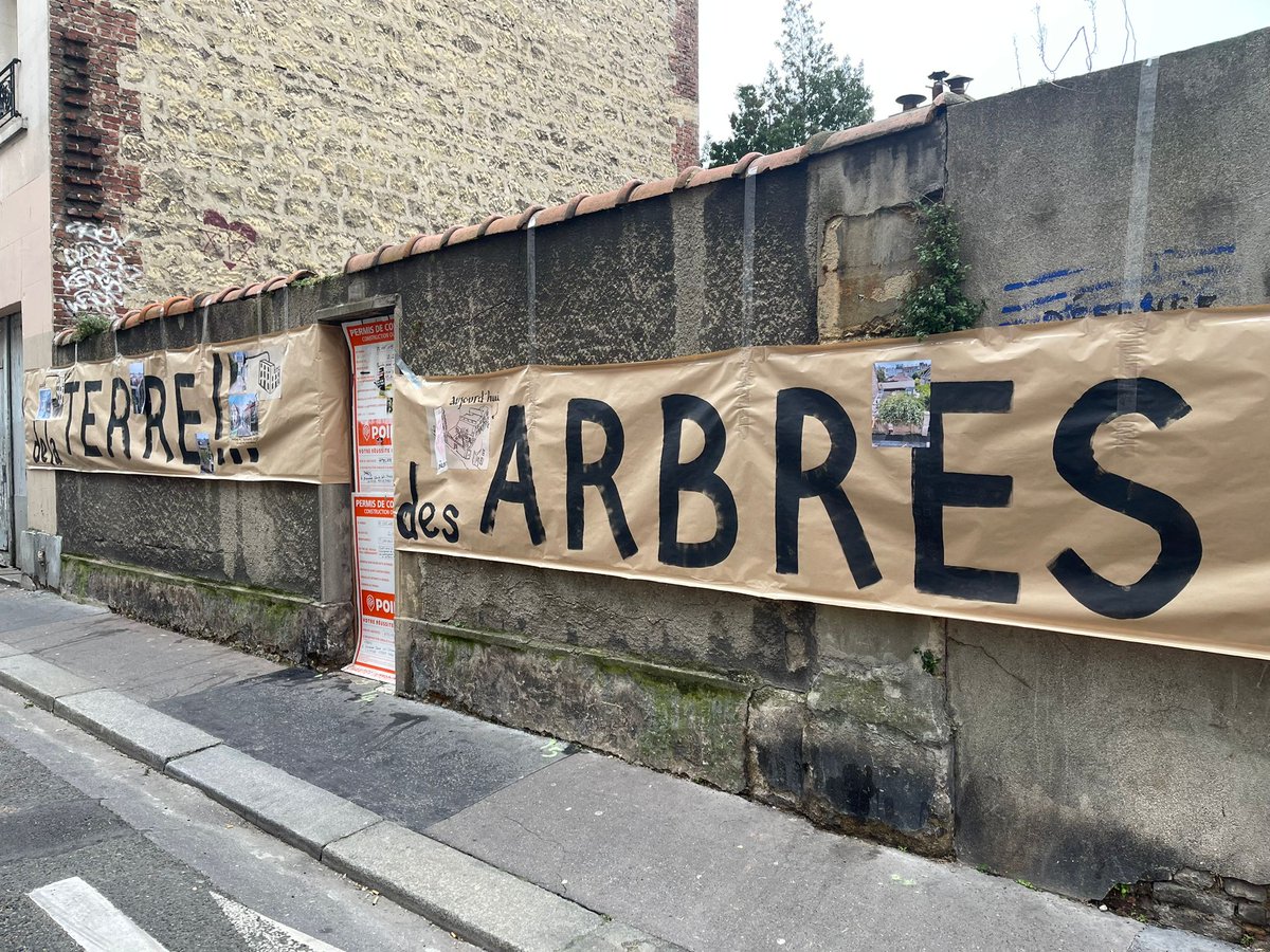 aliceTIMSIT's tweet photo. Chaque m2 de pleine terre compte. Face aux canicules, tout îlot de fraîcheur doit être préservé 🌳
Le projet d'habitat privé rue des #Solitaires va à rebours de l'impératif écolo et social: bétonisation & densification, au profit d'un intérêt privé. Le 19e a besoin de respirer! https://t.co/195lADFGoK