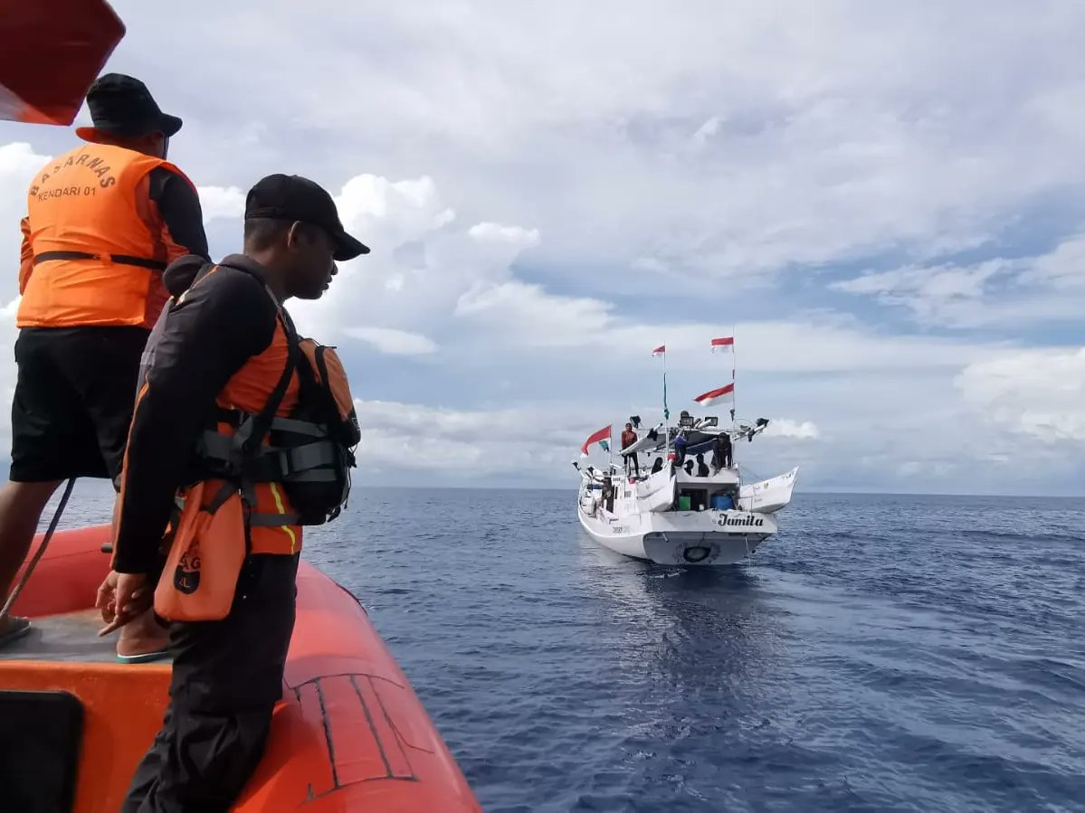 HumasSARKendari's tweet photo. Buton Selatan, 14/01 -- Tim SAR Gabungan menghentikan sementara Ops SAR H4 terhadap 1 org nelayan yang belum kembali dari melaut dgn menggunakan longboat disekitar perairan teluk lande dgn hasil nihil dan akan dilanjutkan kembali bsok pagi
#basarnaskendari
#possarbaubau
#rb210 https://t.co/JVIMTxSwjn