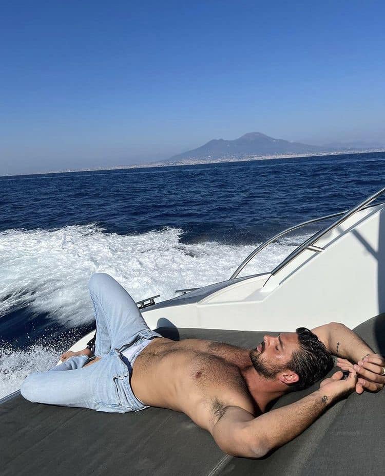 Σκαφάτη πρόκληση από τον Michele Morrone!