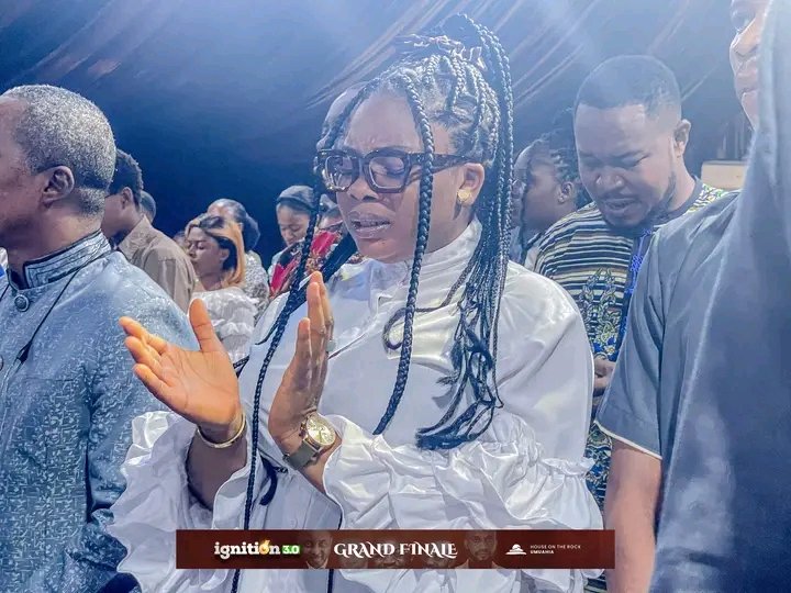 hotrumuahia1's tweet photo. |CALL TO WORSHIP
🎤Like fire, Like rain
Let your glory fall
Let fire, like rain
Let it fall🎶🎶
#Calltoworship
#Ignition3
#Unstoppable
#Day8
#Hotrumuahia
#hotr
#Hotronline https://t.co/YZ7AnsQP4e