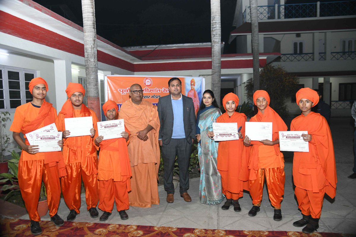 DRMPKIR23's tweet photo. 🌟 National Youth Day Celebration at Kosi Officers Club: Swami Maheshwarnand, ADRM/KIR, DRM/KIR, and Sr. DPO Atul Kumar Mishra shared insightful thoughts. Swami Maheshwarnand added a spiritual touch. HM/BMRSS/SGUJ added finesse. 🏆 Winners celebrated! 🎢 #NationalYouthDay 🌈 https://t.co/ir6mPigMIB