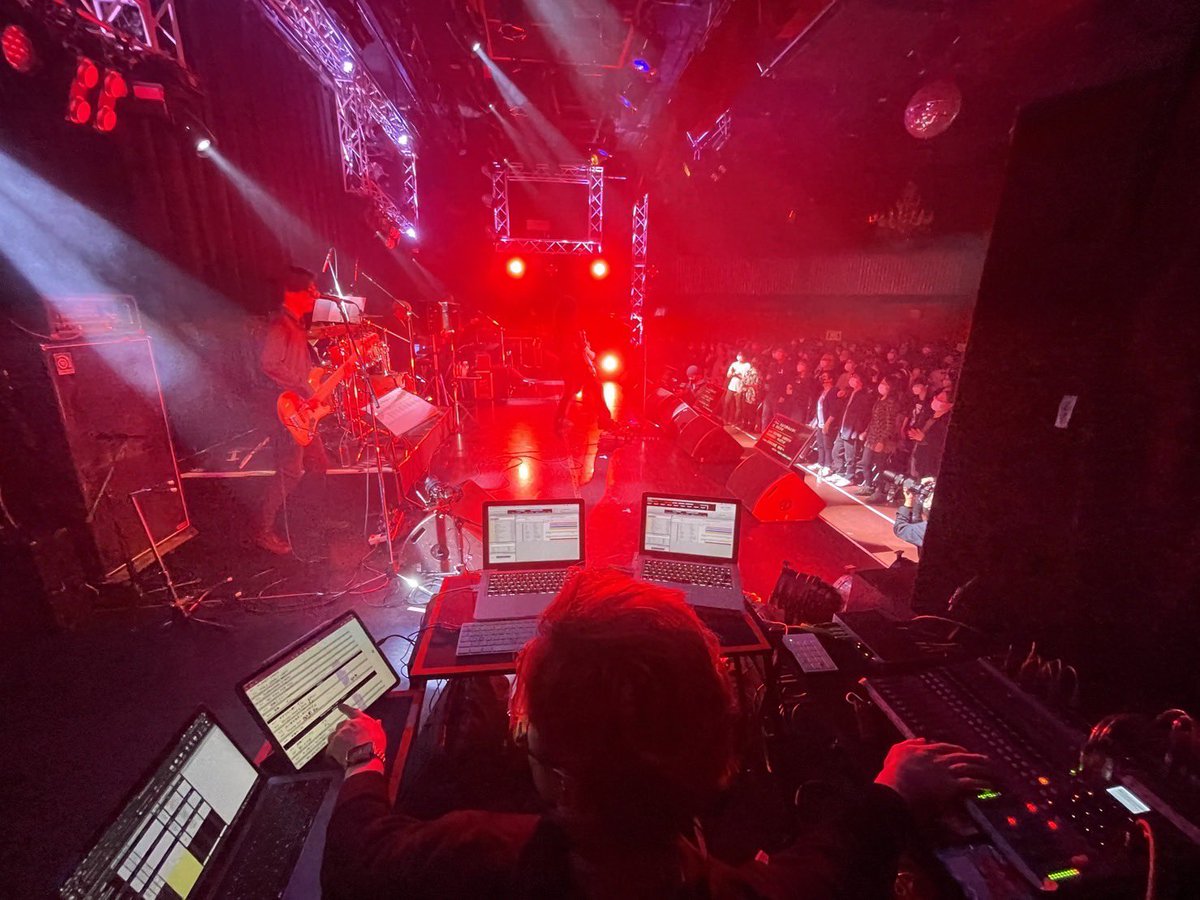 team_emi2's tweet photo. さて近づいてきました。
THE KING2024ライブ。
今年もサポートいたします。
チケットまだ買える!ぜひご来場を。
楽しみましょう!そして僕と握手w
#Manipulator
#PlaybackEngineer
#fitear
#拡散希望 https://t.co/aNkoA02JTT