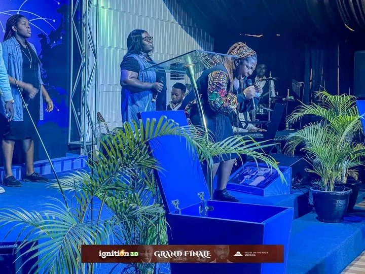 hotrumuahia1's tweet photo. |WORSHIP|
🎤I worship You in the beauty of holiness
I lift my hands to You
For You are my righteousness
You are royalty
So I hail You King of kings
Your majesty, Your majesty
I reverence You🎶🎶
#Worship
#Ignition3
#Unstoppable
#Day8
#Hotrumuahia
#hotr
#Hotronline https://t.co/f1qzfLsq1I