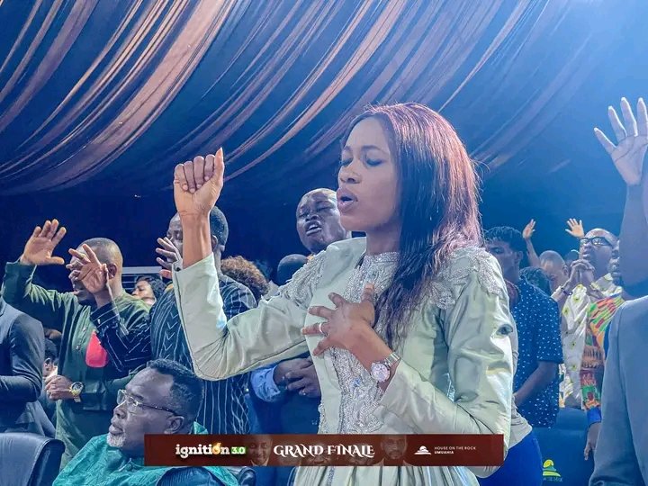 hotrumuahia1's tweet photo. |WORSHIP|
🎤I worship You in the beauty of holiness
I lift my hands to You
For You are my righteousness
You are royalty
So I hail You King of kings
Your majesty, Your majesty
I reverence You🎶🎶
#Worship
#Ignition3
#Unstoppable
#Day8
#Hotrumuahia
#hotr
#Hotronline https://t.co/f1qzfLsq1I