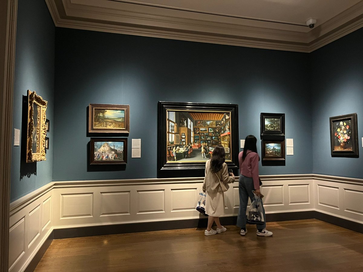 umbrawolves's tweet image. London Art Gallery ###
People without artistic talent are amazed by paintings for the first time 😇😇😇