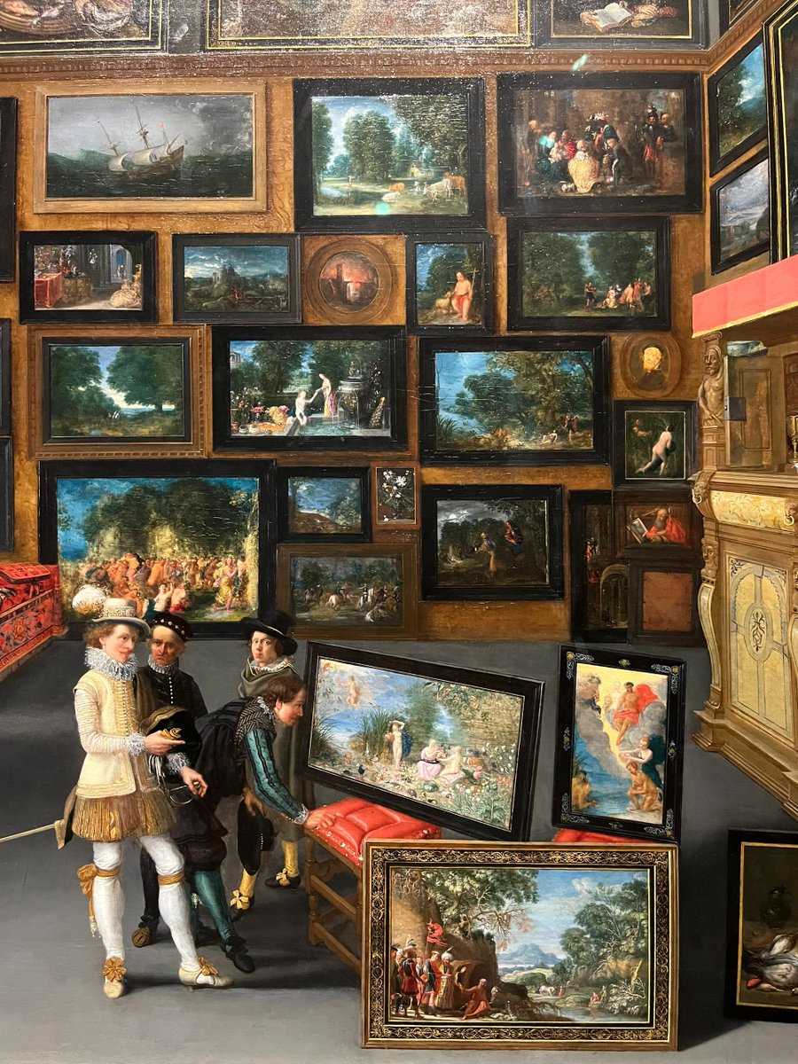 umbrawolves's tweet image. London Art Gallery ###
People without artistic talent are amazed by paintings for the first time 😇😇😇