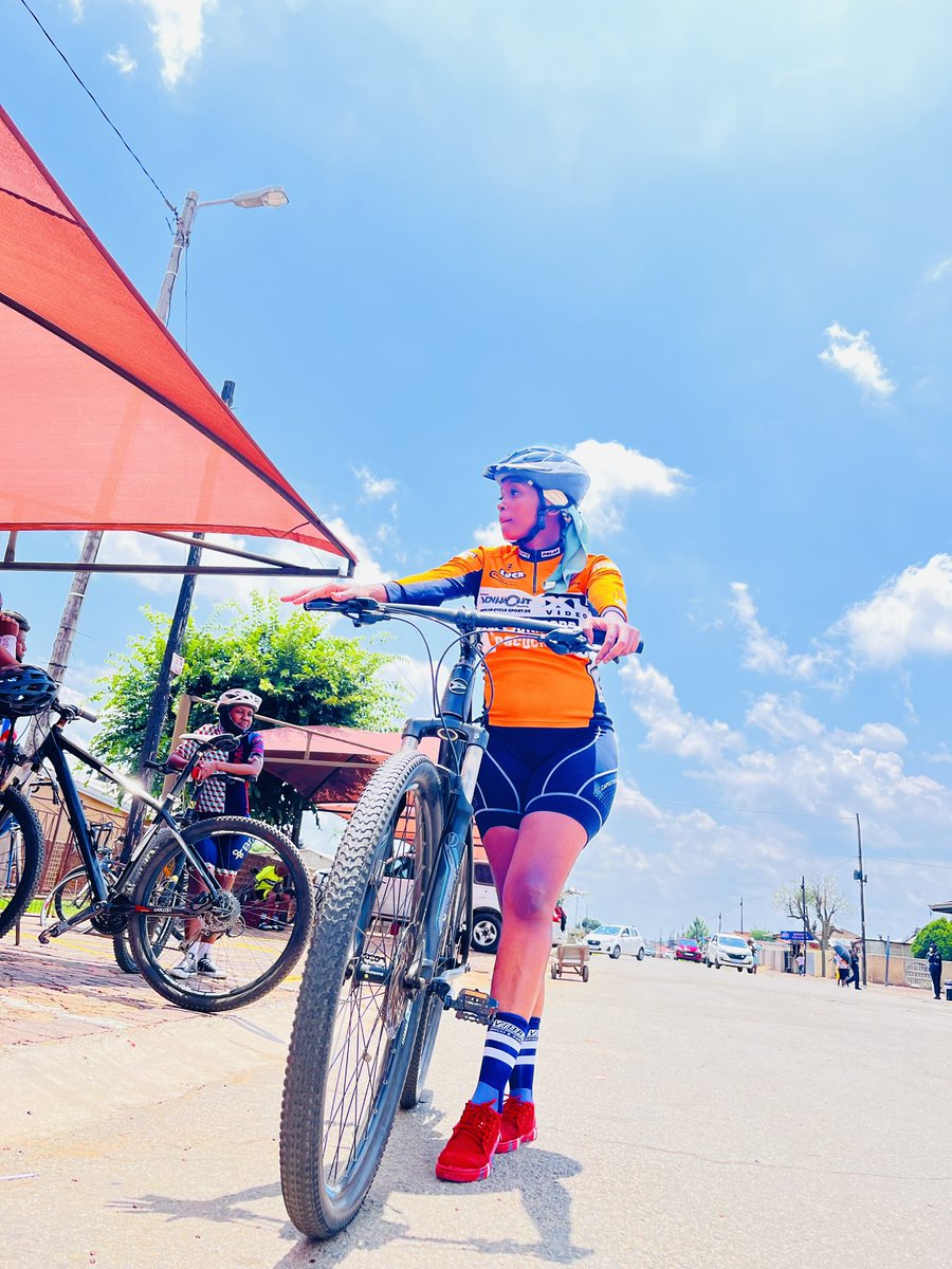 neo_matau's tweet photo. Cycling Sundays
#Vutta cycling club
35 Kms Done
๐ดโโ๏ธ๐ดโโ๏ธ๐ดโโ๏ธ https://t.co/u9TmN34bDu