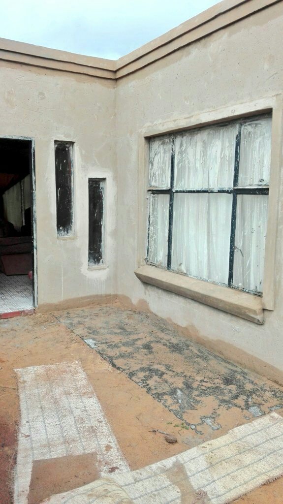 MazibukoElvis's tweet image. My dream is to finish renovating my parents' house however with a tight budget am unable to do so but with a share of a R 1 000 000 it would make a possible for me to achieve that dream  #GetMoreWithMiWay
#MoveForValue
#