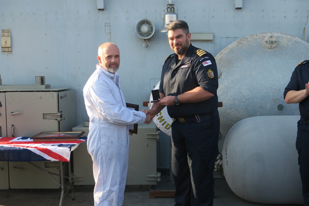 Was great to get out to Bahrain 🇧🇭 last week and see @COMUKMCMFOR ships @HMSMiddleton and @HMSChiddingfold, where I presented awards to some of the sailors for their hard work. I was also honoured to present WO1 Hammond his bar to his LSGC medal 🎖️ for 25 years service. BZ Hammy!