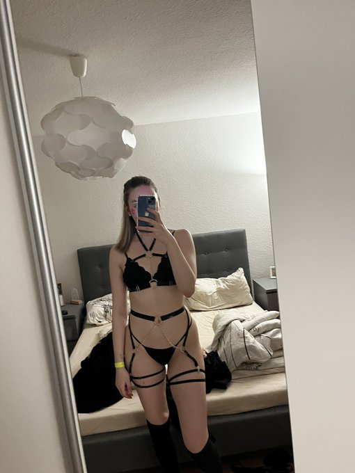 First kinky party? ✅ https://t.co/Y6VlCEcLSm