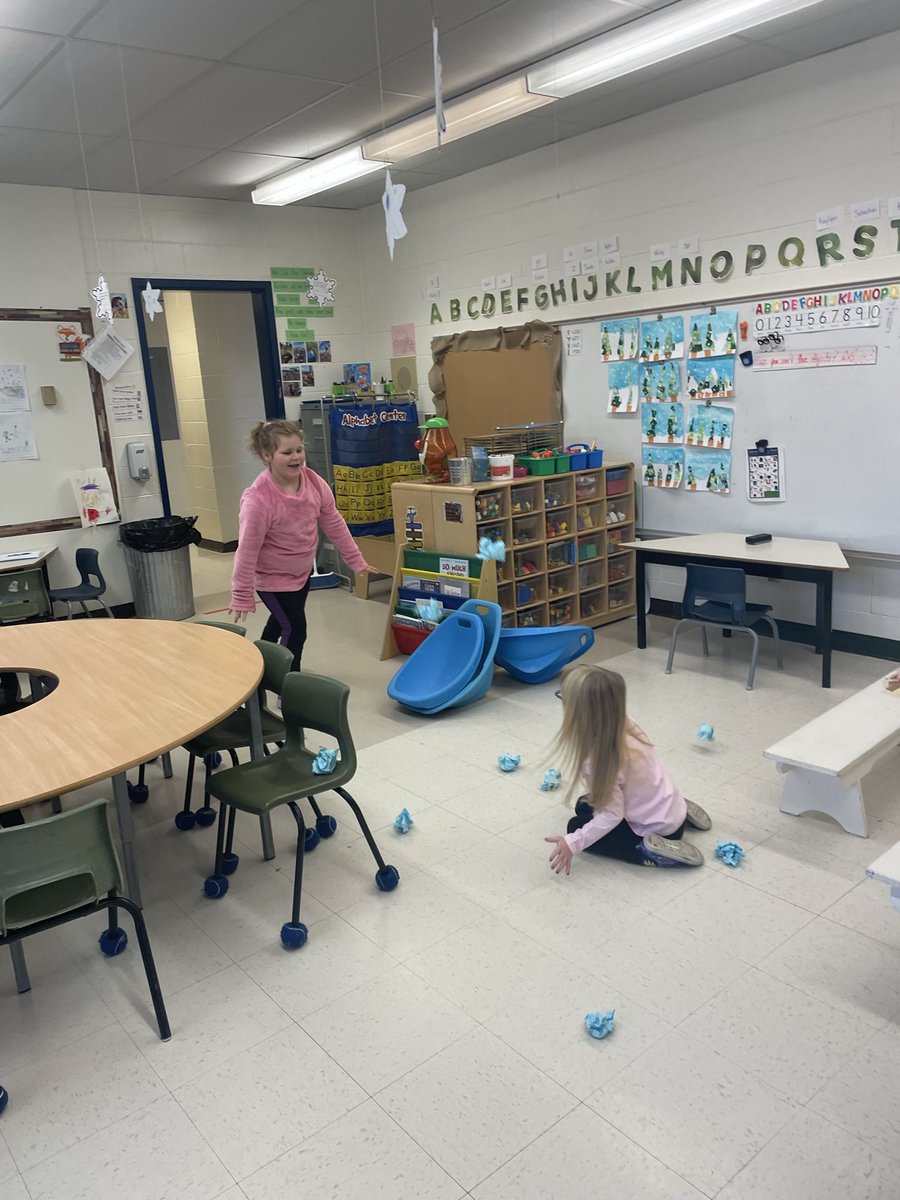mrsjhayward's tweet photo. Snowball Fight! We had a snowball fight to practice our letter sound knowledge. We unwrapped our snowballs to find a letter then we named the letter, made its sound & shared a word that begins or ends with that sound. #literacyisfun @catalinaelemen1 https://t.co/BBT5VVCcxD