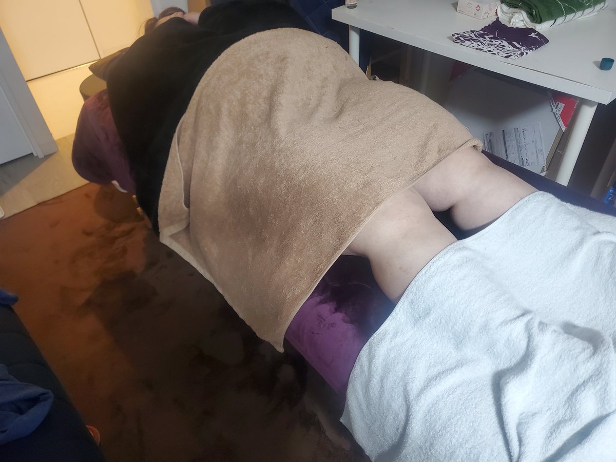 アロママッサージ、年明けはじめてさせてもらいました🤗
初マッサージ✋
気持ちよく帰られました。
お近くの方は、送迎いたします🚗
興味ある方、DM開放してます。お待ちしてます🎶
 #裏アカ女子  #アロママッサージ  #ぽっちゃり好き男子と繋がりたい  #裏アカ男子と繋がりたい  #性感マッサージ