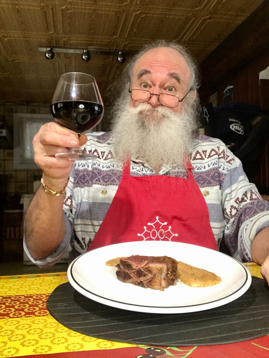 Cathare111's tweet image. #Narbonne 

Aujourd’hui c’est Magret de #canard
Aux #figues 😉 
Bon Appétit les Pitchous 😘
#vin du jour une belle Marquise 😁
Pompadour 2021 
SCV Castelmaure 🍷