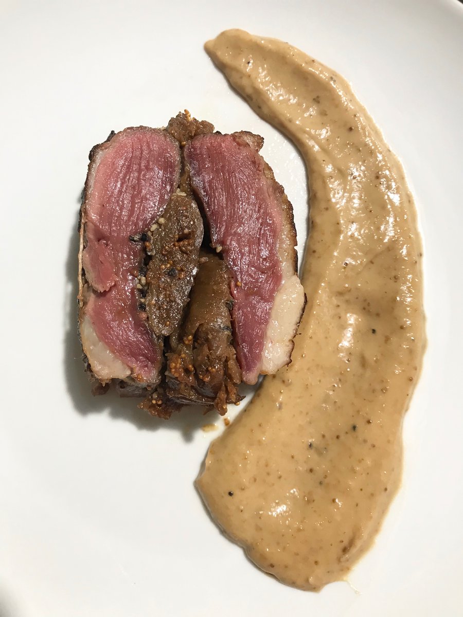 Cathare111's tweet image. #Narbonne 

Aujourd’hui c’est Magret de #canard
Aux #figues 😉 
Bon Appétit les Pitchous 😘
#vin du jour une belle Marquise 😁
Pompadour 2021 
SCV Castelmaure 🍷