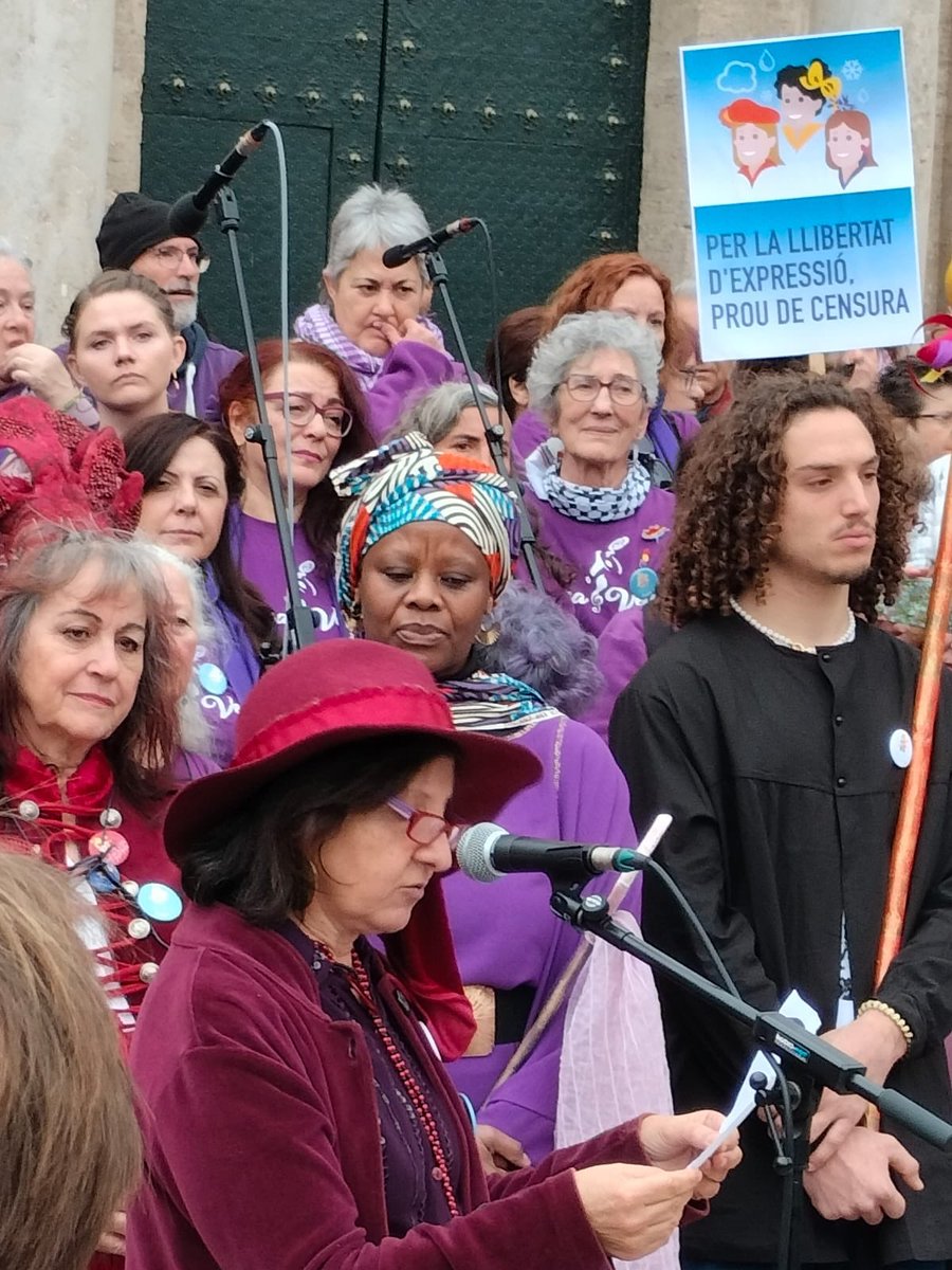 ManuSalutIV's tweet photo. No a la censura de la #Cavalcada de les #MaguesDeGener 💜per part de l’Ajuntament de València
Hui a la Manifestació:
👉🏽En defensa de la llibertat d'expressió i la cultura valenciana
@maguesdegener
@AjuntamentVLC
@DonesIV
@VLCsensMordassa
@ca_revolta
@EuropaLaica
@CoordinadoraFem https://t.co/2pC2Z4XJFm