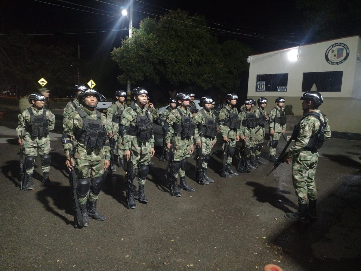 AlcaldiaVpar's tweet photo. #ValleduparSegura 

Con presencia en barrios de Valledupar, el Ejército Nacional hace cumplir el decreto de Zonas de Protección contra el consumo de sustancias psicoactivas luego del decreto sancionado por el alcalde @ErnestoOrozcoD en el marco del Plan Choque. https://t.co/GG4tkgrvzE