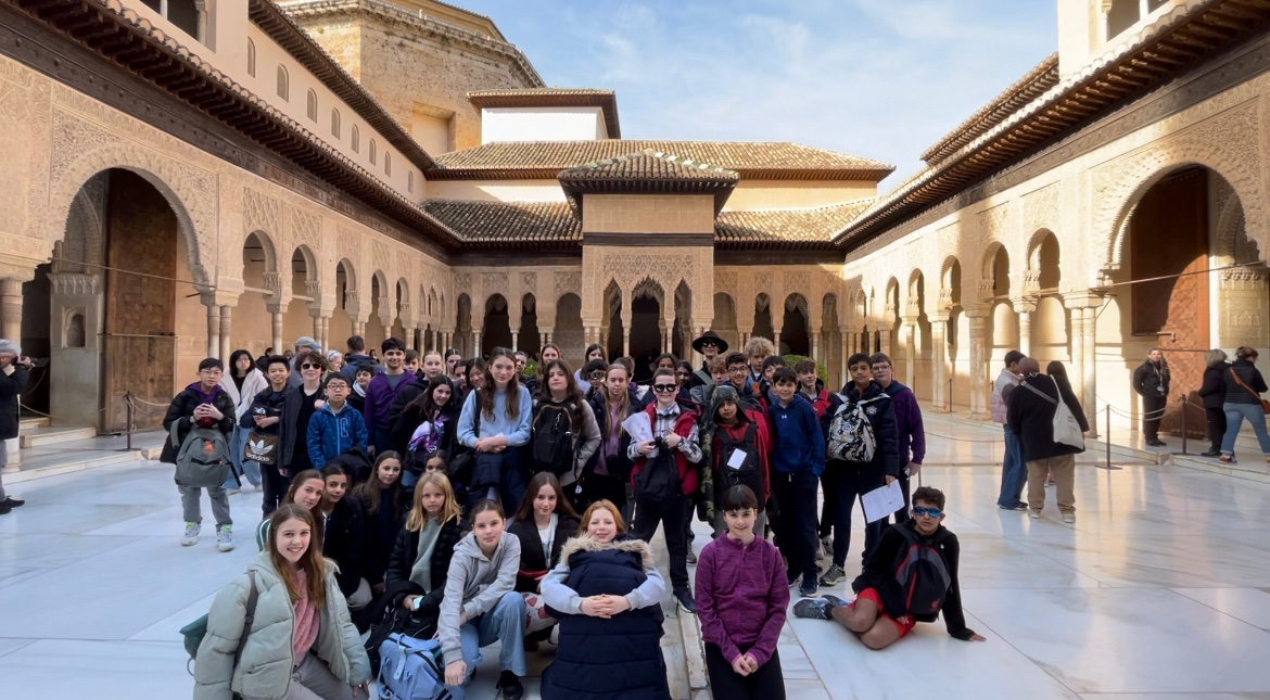 JuniorFreemens's tweet photo. We are enchanted by the beauty of the Palacio Nazarí, the Generalife and the Alcazar in the Alhambra! https://t.co/fCPpwp9HRh