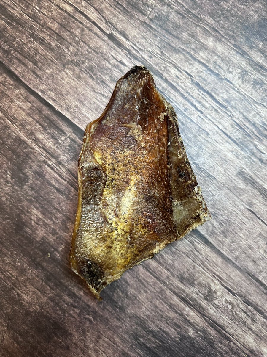 OpinionatedK79's tweet image. Let’s talk Moon Bones 🐾 that are actually not bones at all. They are made from beef cartilage and natural source of Glucosamine and Chondroitin, a long lasting chew for dogs who need an extra boost to keep their joints fit and healthy. 

#mikeysdogtreats #moonbone #dogtreats