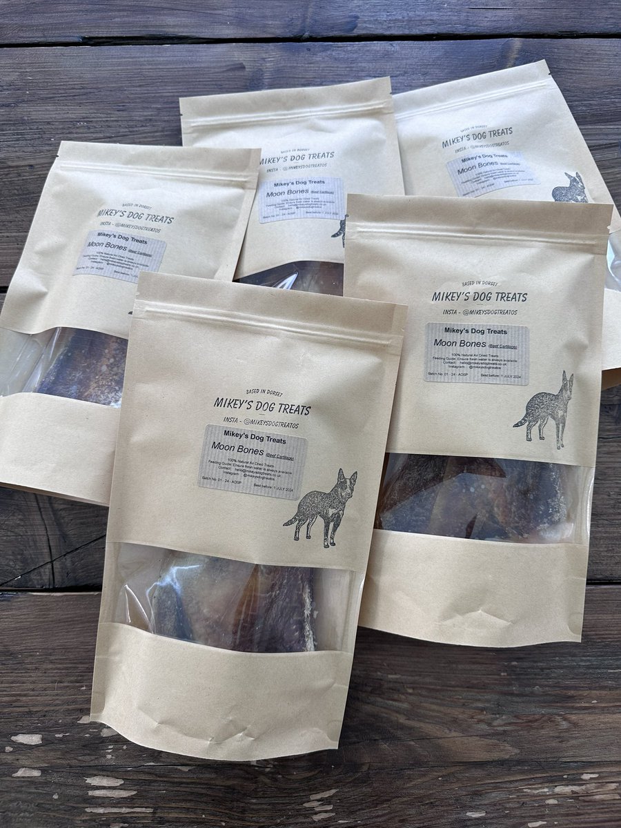 OpinionatedK79's tweet image. Let’s talk Moon Bones 🐾 that are actually not bones at all. They are made from beef cartilage and natural source of Glucosamine and Chondroitin, a long lasting chew for dogs who need an extra boost to keep their joints fit and healthy. 

#mikeysdogtreats #moonbone #dogtreats