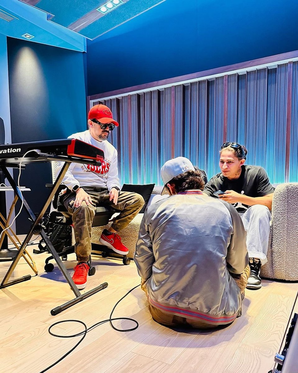 #Repost <a href="/loskumbiakings/">loskumbiakings</a> with <a href="/let/">let</a>.repost 
• • • • • • <a href="/musicmandomx/">Mando</a>
2024 Fabricando lo nuevo!! Después de tanto tiempo, los fooken Kings of Kumbia, KUMBIA KINGS BABY!!
Extraordinario Uff!!! 🔥🔥🤴🏻🤴🏻
Que Rico Tu Ritmo!! 
❤️‍🔥❤️‍🔥✅✅📈📈😎💪🏼