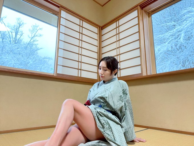 The view from the window. Wonderful, but a bit lonely. I wonder why? https://t.co/Qptf34TNnC